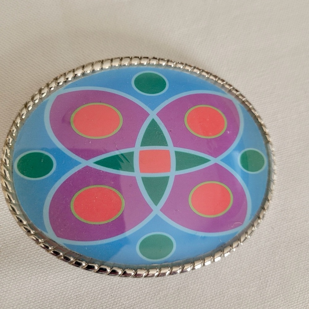 Patterned belt buckle